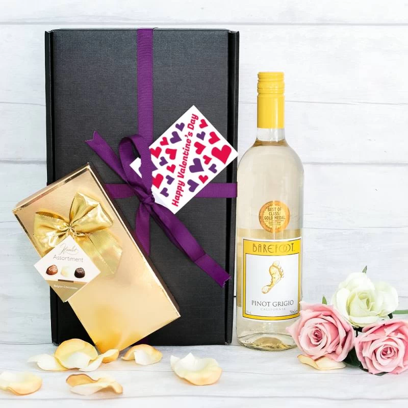 Valentines Day White Wine And Chocolates Hamper